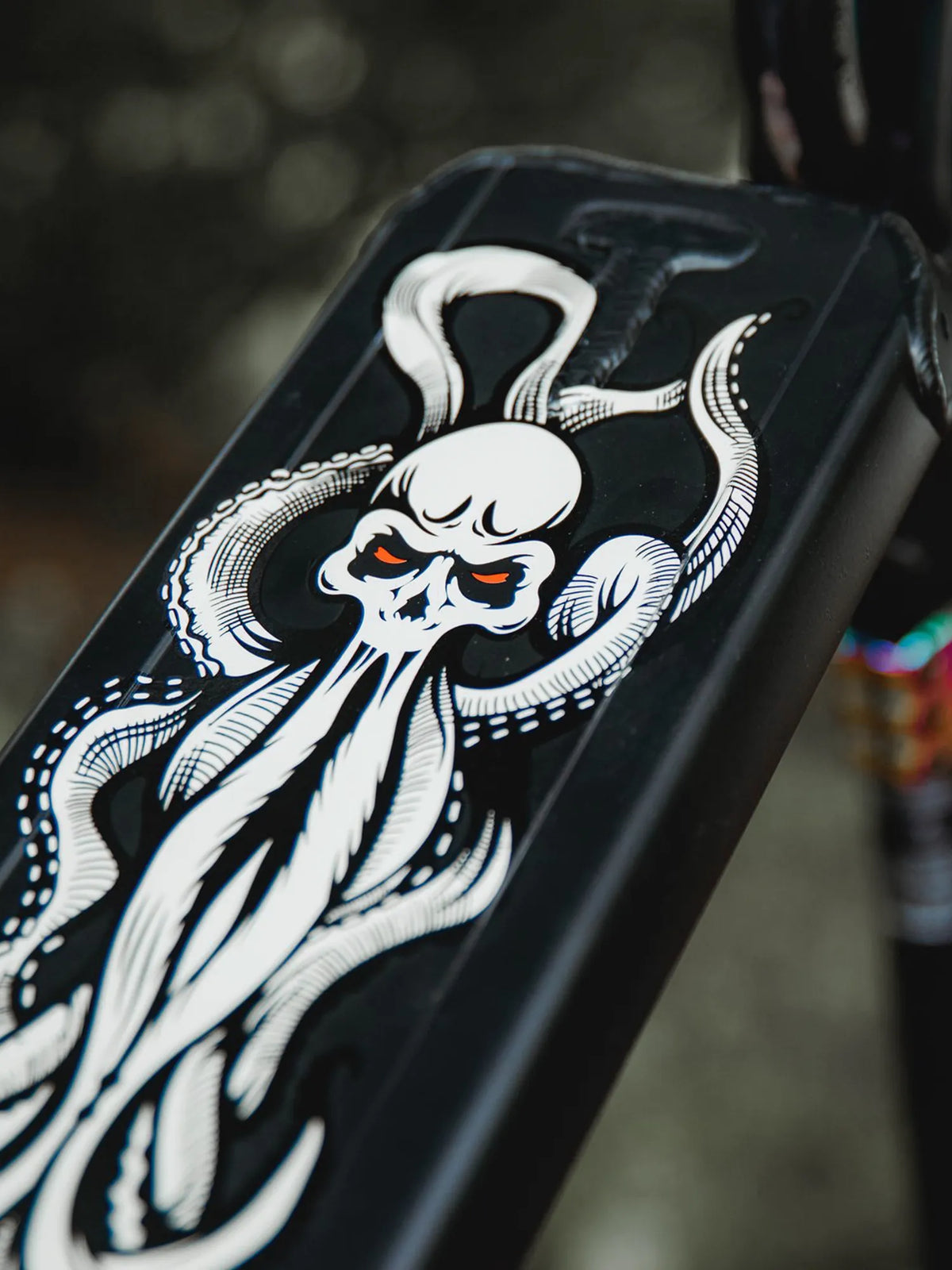 Movino Kraken (black/neochrome)